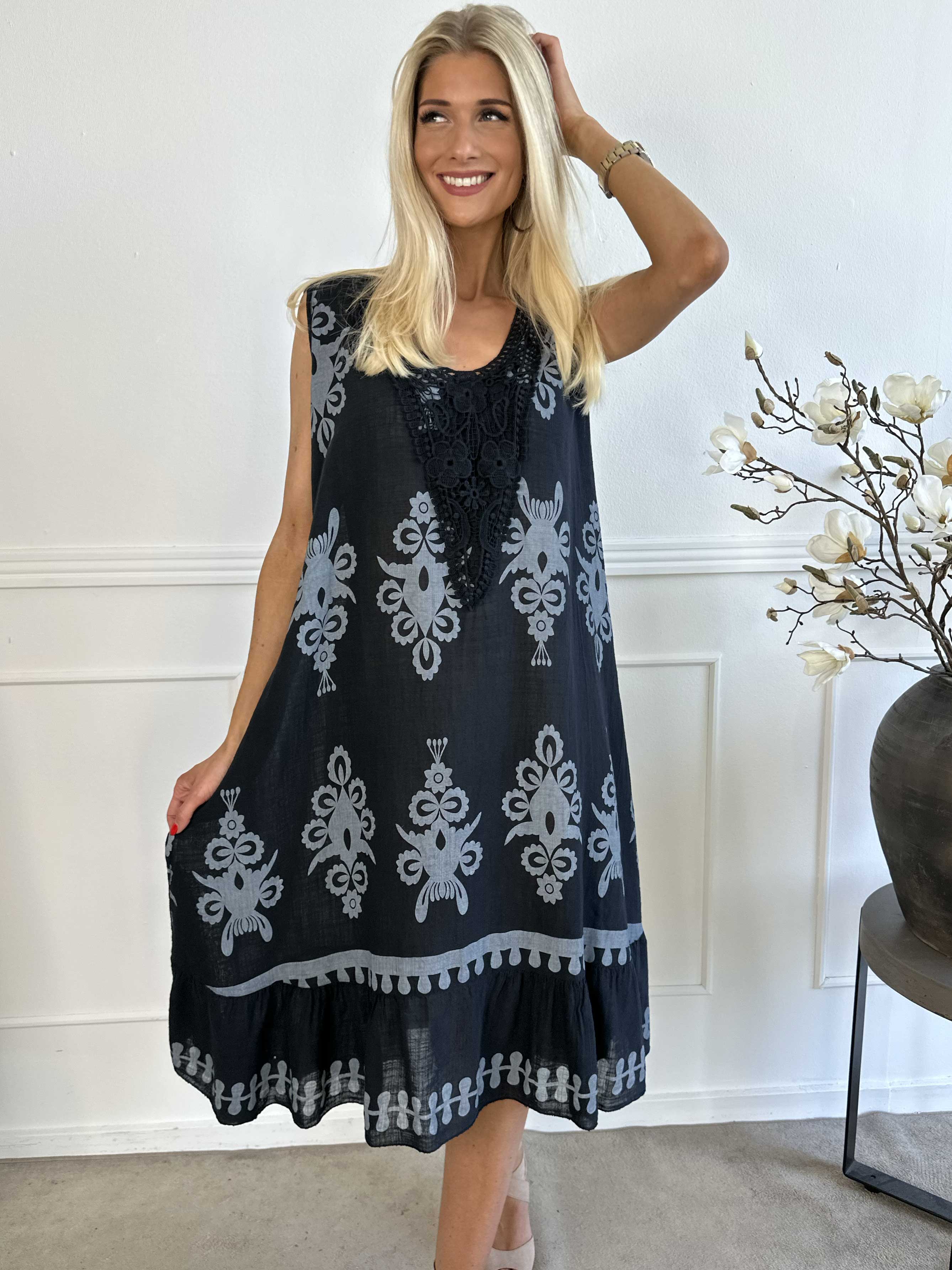 Tanzania - Vacker bomullsklänning i linneliknande tyg